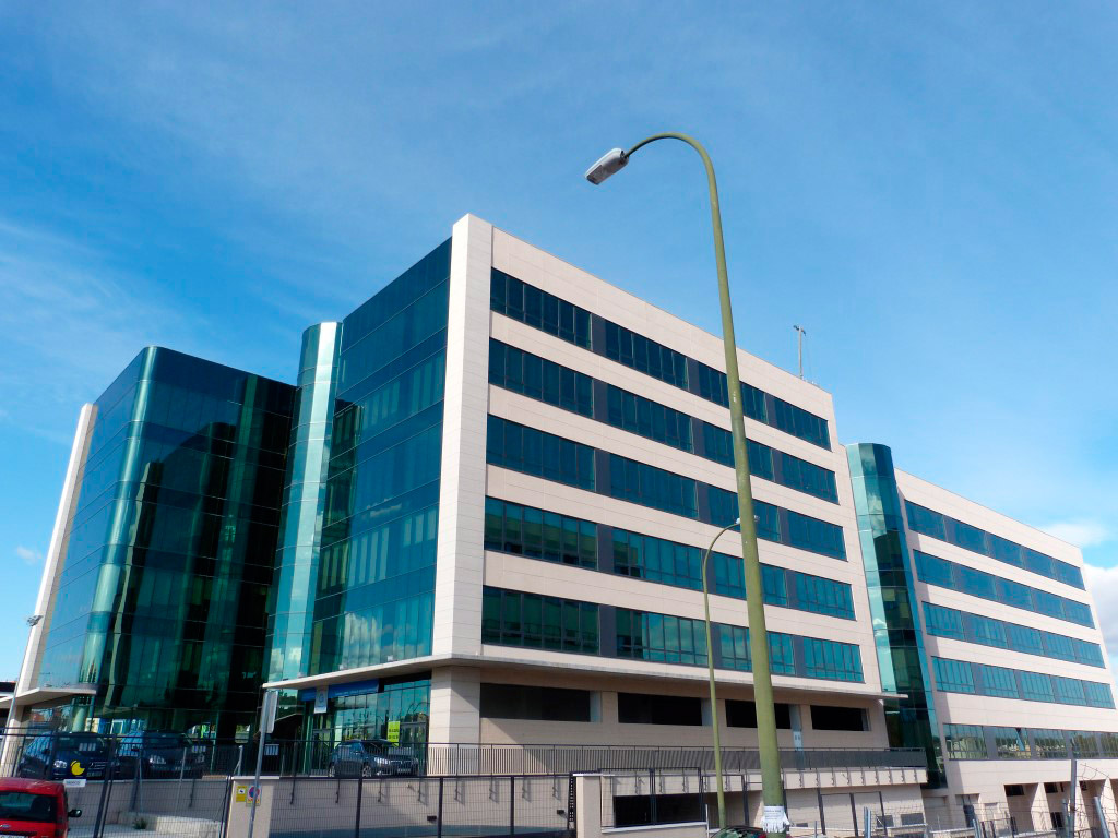 Edificio para alquiler de oficinas y locales en Madrid